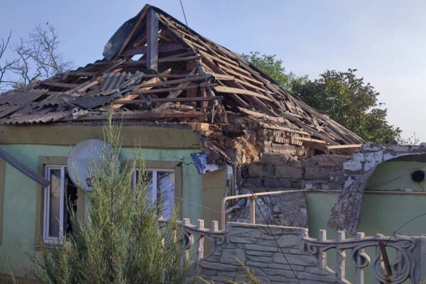 Окупанти вкрили артилерією село на Херсонщині: загинула жінка, є постраждалий (ФОТО)