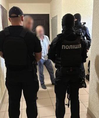 У Києві 48-річний чоловік вирішив постріляти з вікна квартири