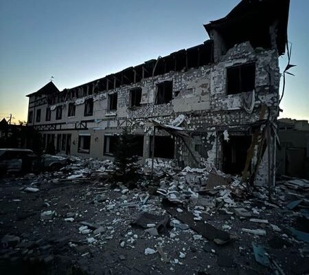 У Слов’янську окупанти поцілили в приватний готель. Є поранений