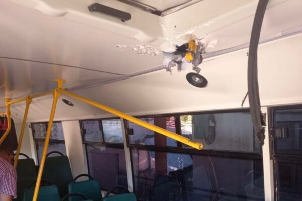 Окупанти знову атакували з безпілотника маршрутку у Херсоні (ФОТО)