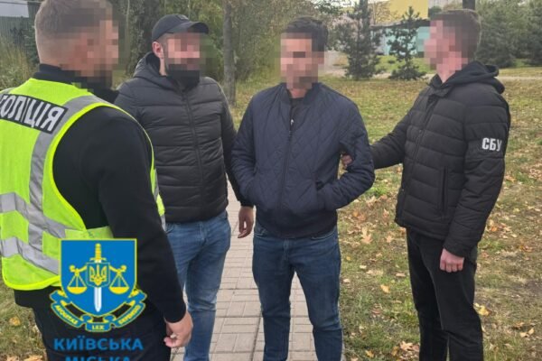 У Києві студент-юрист за 10 000 доларів пропонував чоловікам фіктивний вступ до польського університету задля виїзду за кордон (ФОТО)