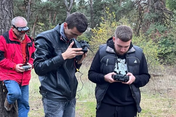 Як у Черкасах працює школа, де навчають управляти FPV-дронами (ФОТО, ВІДЕО)
