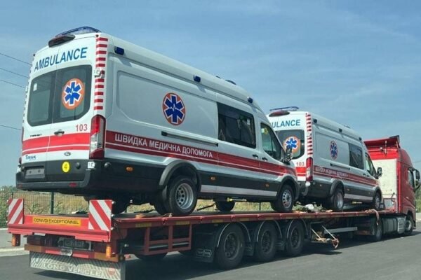 Україна отримала 65 карет швидкої допомоги від НАТО (ФОТО)