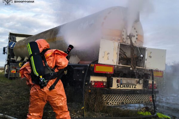 На Вінниччині ліквідували наслідки витоку аміаку з автоцистерни (ФОТО)
