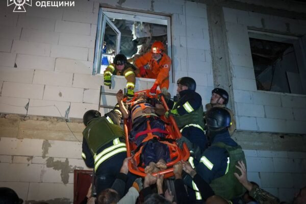 Росіяни вдарили балістикою по Одещині: Четверо загиблих, серед яких дитина (ФОТО, ВІДЕО)
