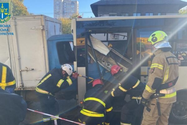 ДТП із вантажівкою та маршруткою в Києві: Померла одна з потерпілих