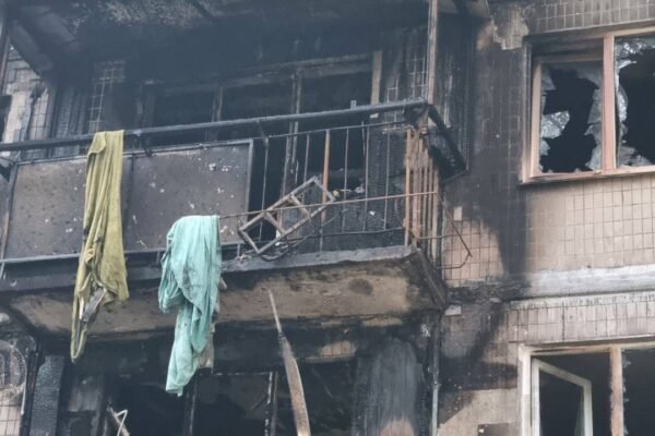 В ніч на 30 жовтня окупанти вкотре атакували столицю дронами. Є влучання уламків та постраждалі