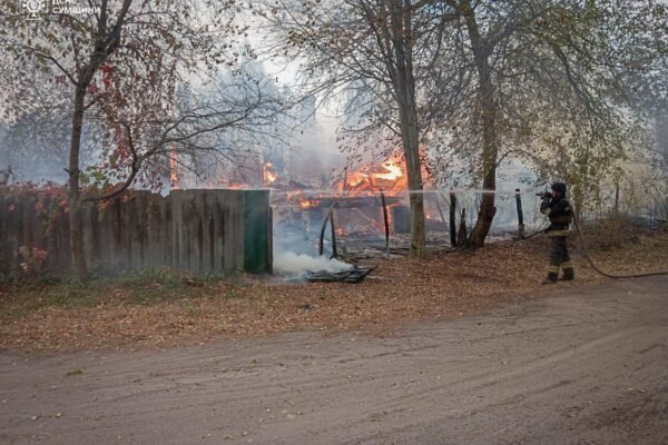 Рятувальники показали наслідки удару по житловому сектору на Сумщині (ФОТО)