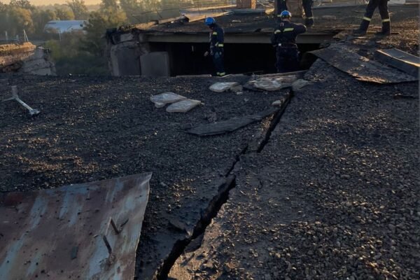 Пошкоджені будики та автомобілі: Київщина вночі була атакована дронами