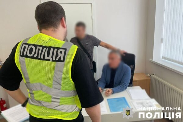 У Києві радника керівника одного з медуніверситетів викрили на хабарях від іноземців