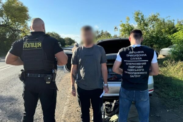 Тариф в 7000 доларів: на Одещині викрили канал переправлення ухилянтів за кордон (ФОТО)