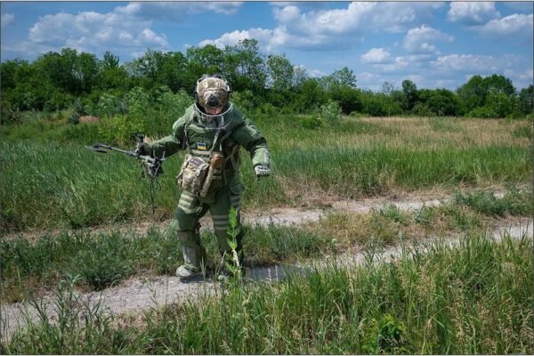 Від початку 2024 року до використання у ЗСУ було допущено 17 зразків техніки для розмінування, – Міноборони (ФОТО)