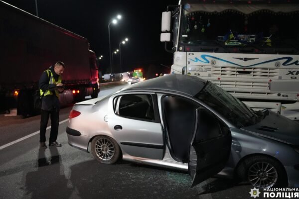 На Рівненщині легковик врізався у вантажівку: загинули двоє братів (ФОТО, ВІДЕО)