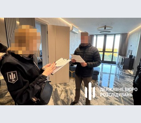 Понад 1,5 млн незадекларованих доларів виявило ДБР у депутатки Хмельницької міськради
