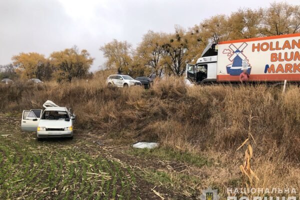 На Сумщині зіткнулися легковик та вантажівка: четверо постраждалих (ФОТО)