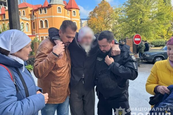 У Черкасах прибічники РПЦ захопили Свято-Михайлівський кафедральний собор ПЦУ (ФОТО, ВІДЕО)