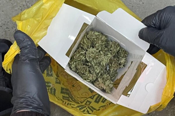 На Буковині правоохоронця викрили на торгівлі наркотиками (ФОТО)