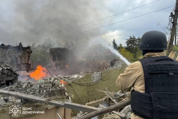 Росіяни обстріляли Лиман на Донеччині: горіли будинки (ФОТО)