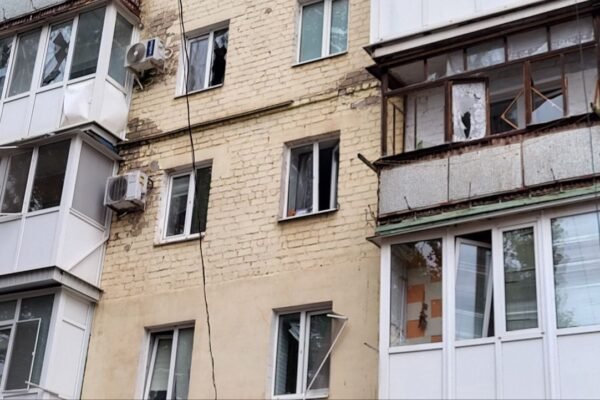 У Кривому Розі п’ятеро людей звернулись до медиків після ранкової атаки (ФОТО)