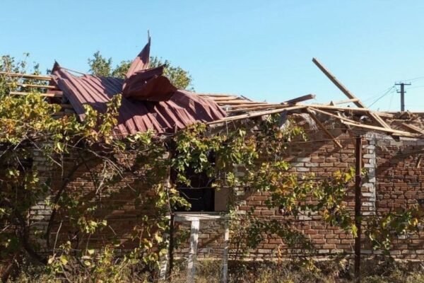 Росіяни обстріляли з артилерії селище на Херсонщині: є руйнування (ФОТО)