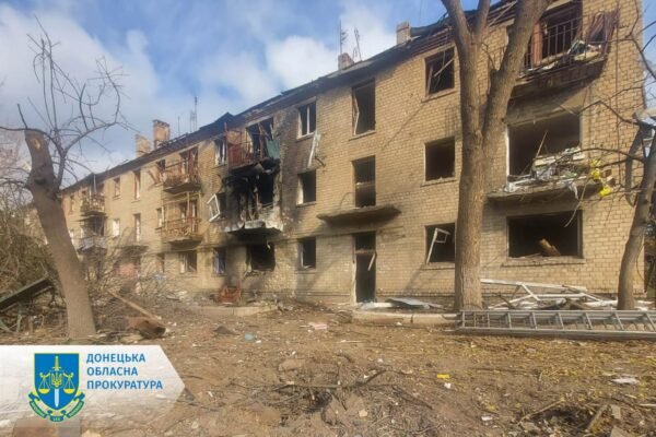 Обстріл селища на Донеччині: в прокуратурі показали наслідки (ФОТО)