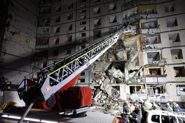 Удар по багатоповерхівці у Харкові: під завалами знайшли тіло 15-річного хлопця