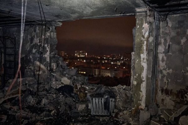 Ракетний удар по багатоповерхівці у Києві: Загинула дитина, поранено 5 людей