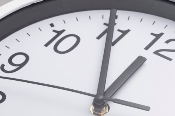 Зеленський вирішив не підписувати закон про скасування переведення годинників, – ЗМІ