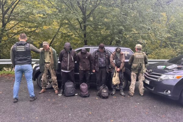 Житель Київщини намагався за 30 тисяч доларів переправити до Словаччини чотирьох чоловіків (ФОТО)