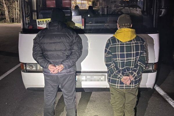 У багажному відсіку автобуса, що прямував до Польщі, виявили двох ухилянтів