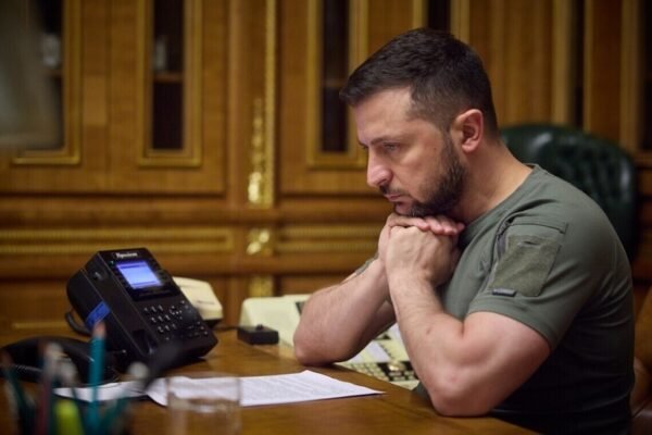 Зеленський поговорив із Стармером: Обговорили подальшу оборонну співпрацю