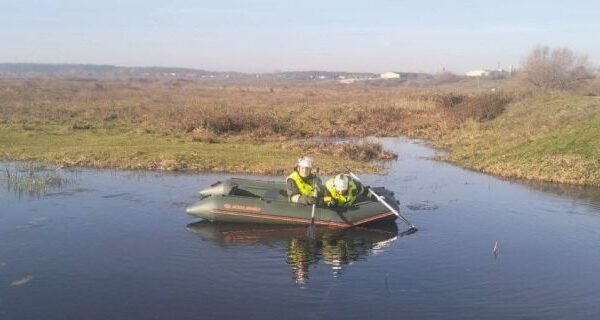 На Рівненщині автівка впала в річку. Є жертви