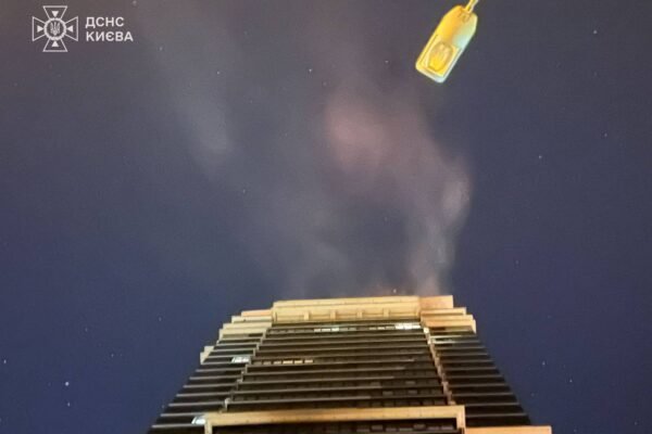 Ворог всю ніч тероризував столицю: У 6 районах зайнялися пожежі від уламків