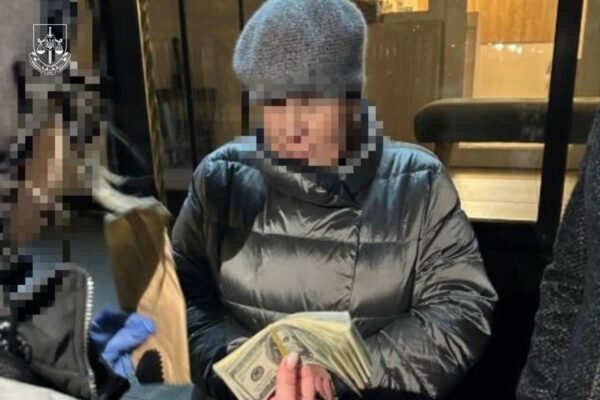 Заступницю головного лікаря Центральної МСЕК впіймали під час отримання хабаря від військовозобов’язаного (ФОТО)