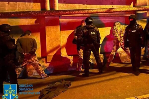 В Одесі затримали банду, яка під виглядом ТЦК та поліції вимагала гроші у призовників