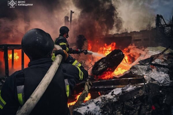 На Київщині ППО збивала ракети і дрони. Є поранений, спалахнули пожежі