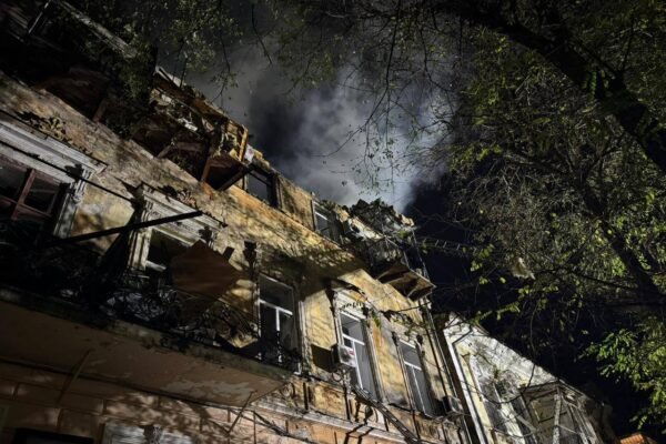 Ворог масовано вдарив по Одесі: Є загибла, поранено 10 людей (ФОТО, ВІДЕО)