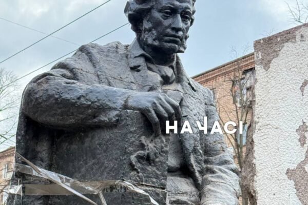 У Кривому Розі демонтували пам’ятники Пушкіну і Лермонтову (ФОТО, ВІДЕО)