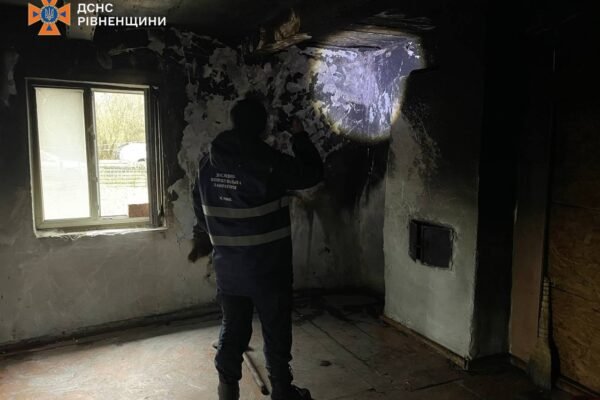 На Рівненщині в пожежі загинуло троє маленьких дітей