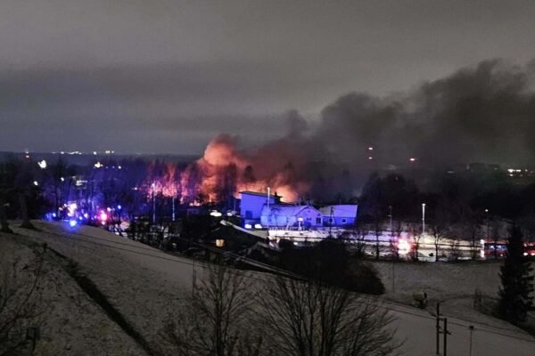 У Вільнюсі вантажний літак DHL впав на будинок. Загинула людина