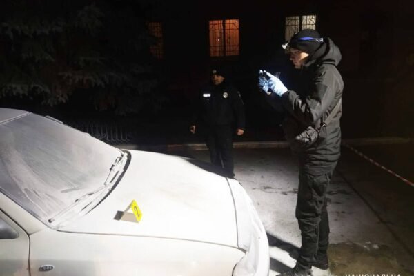 На Миколаївщині затримали неповнолітніх, що підпалили поліцейське авто