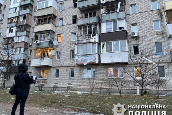 На Київщині уламки дронів пошкодили 18 квартир та офіси