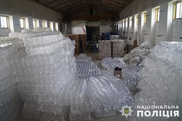 На Тернопільщині ділки продавали алкогольний сурогат під виглядом дистильованої води