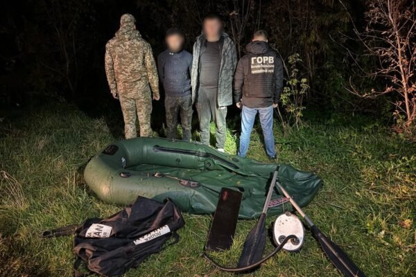 На березі Дністра затримали двох чоловіків, що планували вплав дістатися Молдови