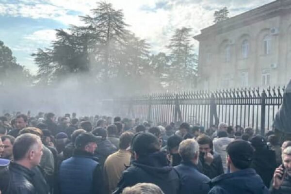 У Сухумі почалися протести проти “інвестиційної угоди” з росіянами