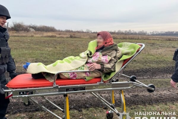 “Білі янголи” евакуювали з прикордоння Сумщини родину з трьох літніх людей