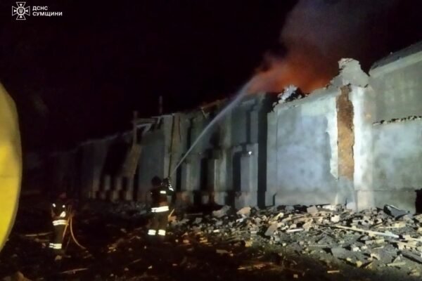 Росіяни вночі вдарили з авіації по прикордонню Сумщини: виникла пожежа (ФОТО)
