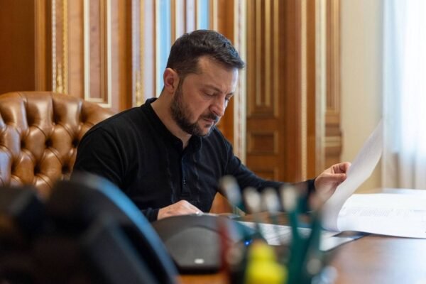 Зеленський поспілкувався з Туском: Обговорили оборонну співпрацю та рух України до ЄС