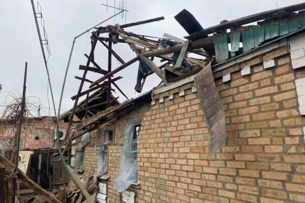 Окупанти вкотре атакували Нікопольський район: Пошкоджено понад два десятки будинків (ФОТО)