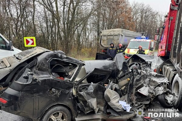 На Хмельниччині фура зіткнулася з “ВАЗом”: Водій легковика загинув
